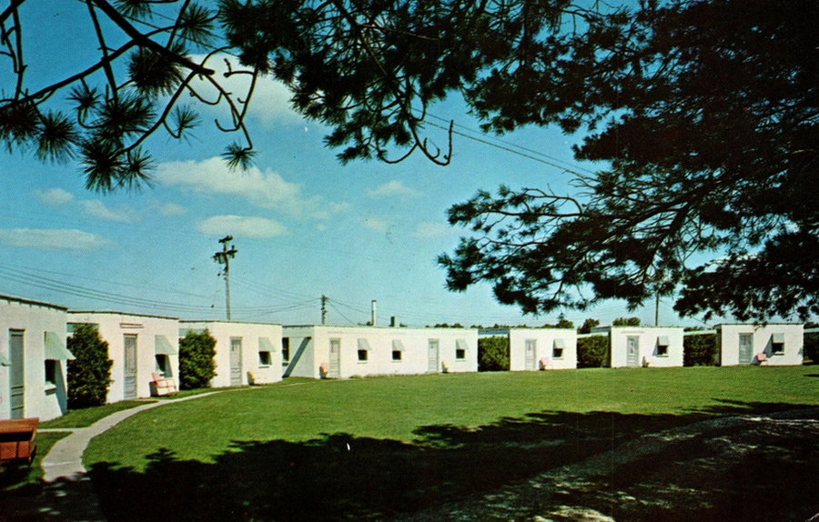Alpha Motor Court - Vintage Postcard (newer photo)